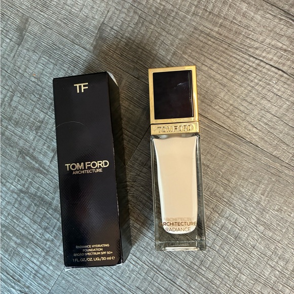 Tom Ford Architecture Radiance Foundation - 2.5C Porcelain